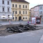 Archeologický průzkum, pak pobytová zóna. Na Velkém náměstí ubývá parkovacích míst