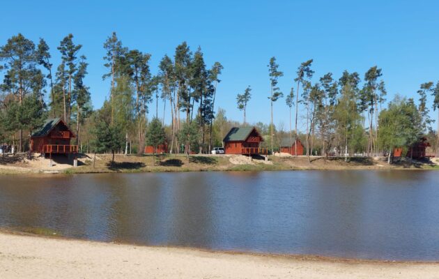 OBRAZEM: Stříbrný rybník rozšiřuje kapacitu. Hitem jsou nové chatky nad vodou