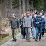 V Krkonoších otevřela Medvědí stezka, nabízí pohled do medvědího výběhu