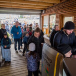 V Krkonoších otevřela Medvědí stezka, nabízí pohled do medvědího výběhu