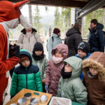 V Krkonoších otevřela Medvědí stezka, nabízí pohled do medvědího výběhu