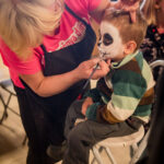 V Krkonoších otevřela Medvědí stezka, nabízí pohled do medvědího výběhu