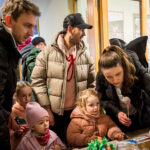 V Krkonoších otevřela Medvědí stezka, nabízí pohled do medvědího výběhu