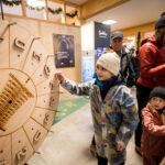 V Krkonoších otevřela Medvědí stezka, nabízí pohled do medvědího výběhu