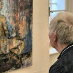 Na Hradě vypukl výtvarný salon, hostem je malíř a hudebník Martin Němec