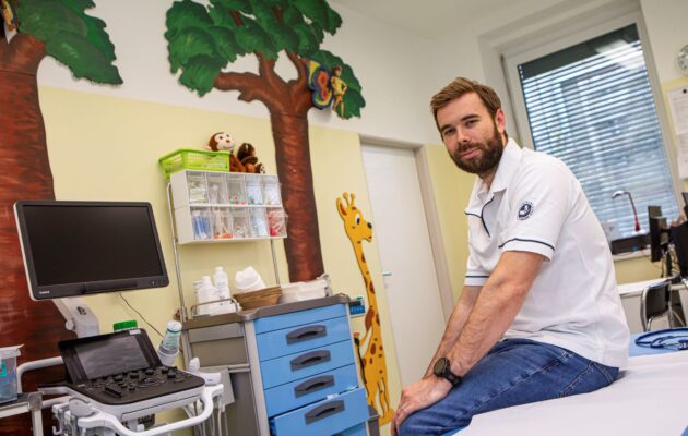 Medicína je týmová práce, říká dětský chirurg z FN HK Tomáš Merkl