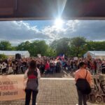 Ruce pryč od médií. Stovky lidí prošly Hradcem na podporu ČT a rozhlasu