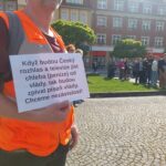 OBRAZEM: Ruce pryč od médií. Stovky lidí prošly Hradcem na podporu ČT a rozhlasu