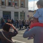 OBRAZEM: Ruce pryč od médií. Stovky lidí prošly Hradcem na podporu ČT a rozhlasu