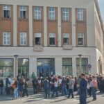 OBRAZEM: Ruce pryč od médií. Stovky lidí prošly Hradcem na podporu ČT a rozhlasu