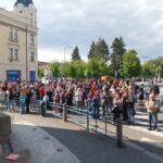 OBRAZEM: Ruce pryč od médií. Stovky lidí prošly Hradcem na podporu ČT a rozhlasu
