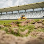 OBRAZEM: Na Malšáku začala velká proměna. Hradec bude mít elitní hybridní trávník