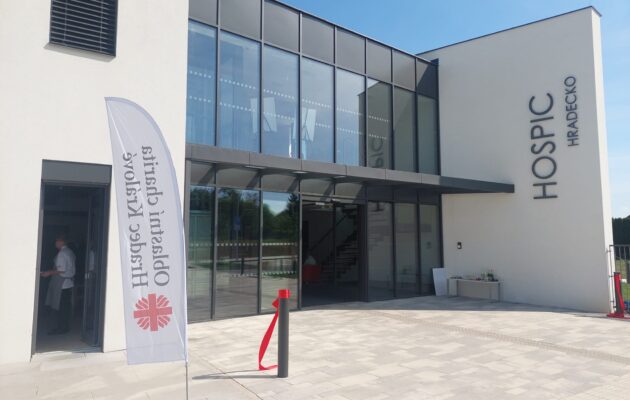 OBRAZEM: Nový hospic pro Hradecko se slavnostně otevřel. Jak vypadá uvnitř?