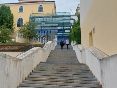 Hradec hledá projektanta opravy Gočárova schodiště. Rekonstrukce může stát až 50 milionů