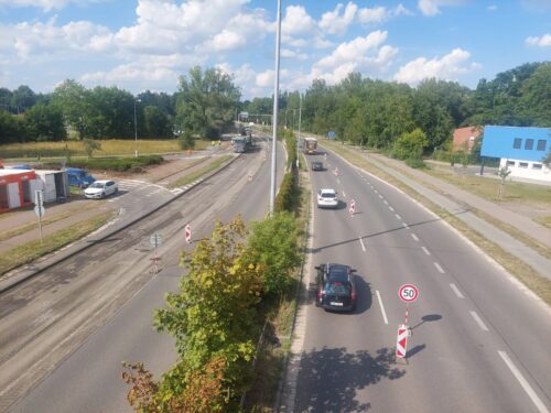 První den oprav na Gočárově okruhu i Malšovickém mostu. Jak vypadá doprava?