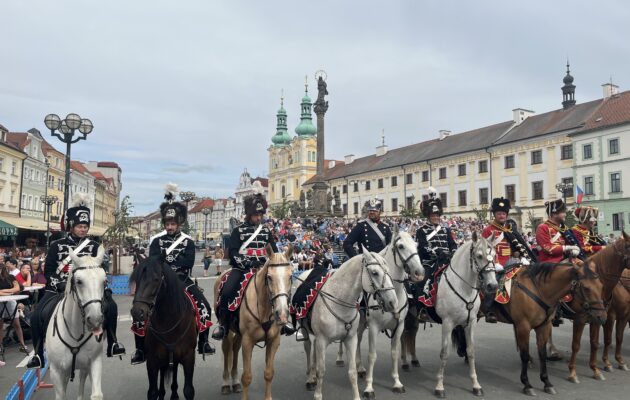 Tisíce lidí, děla i historické vojsko. Hradec si připomněl bitvu, která změnila Evropu
