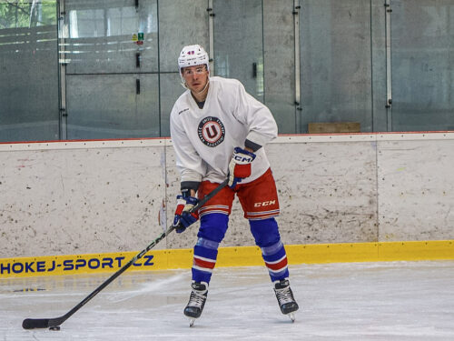Z NHL na led s hradeckými vysokoškoláky. Chmelař trénoval s UNIted HK