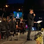 OBRAZEM: Břehy plné lidí, Labe plné lodí. Margita s filharmonií rozezpívali Hradec