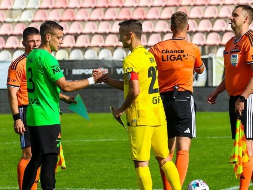 Umarovy nůžky a Vlkanovův obstřel. Hradec veze z Příbrami postup
