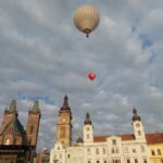 OBRAZEM: Těsně nad Bílou věží. Balóny nabídly jedinečné pohledy na centrum Hradce