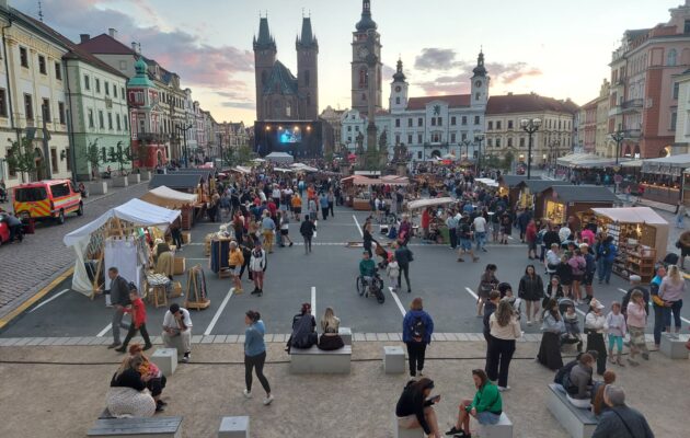 Zaplněné náměstí, průvod i ohnivá show. Eliška uzavřela Královské slavnosti