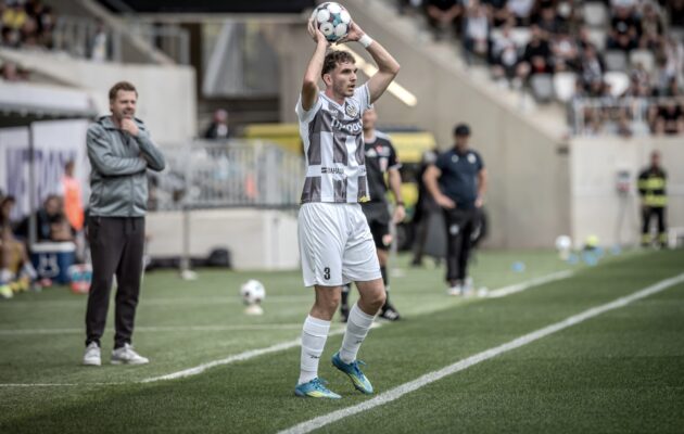 Hradec doma padl s Artisem. Čtyři góly a vyloučení Kučery