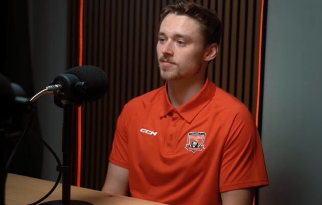 Zdráhal o Hradci, oblekové záchraně i tenisových úletech: V kabině máme skvělou partu