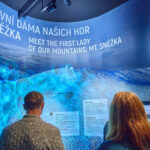 Sněžka z úplně jiné perspektivy. Lanovka v Peci otevřela multimediální expozici